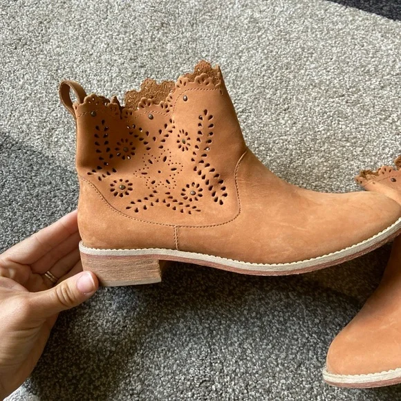 Anthropologie Miss Albright Brown Cut-Out Ankle Booties Size 6B - Picture 2 of 8